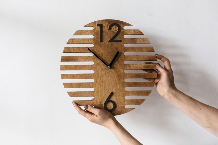 ساعت دیواری comb با طرحی زیبا و مدرن و با تنوع رنگ - Image 3