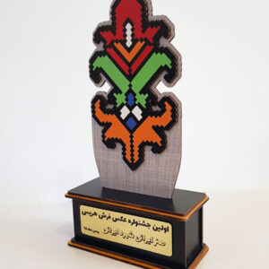 Statue-8.jpg سفارش ساخت تندیس | تندیس شیشه ای | تندیس از جنس چوبی و پلکسی گلس