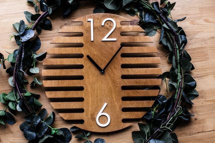 ساعت دیواری comb با طرحی زیبا و مدرن و با تنوع رنگ