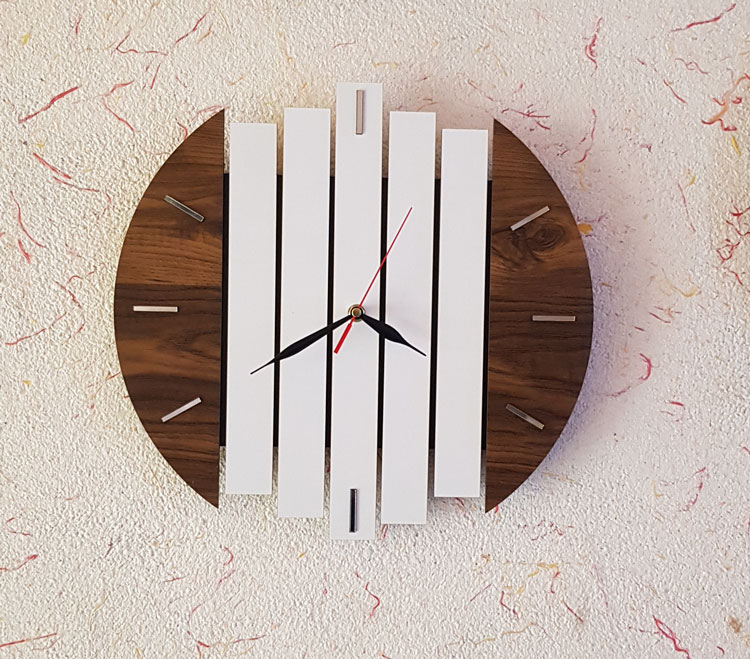 ساعت دیواری مدل hybrid چوبی با ترکیب رنگ و سایز متفاوت