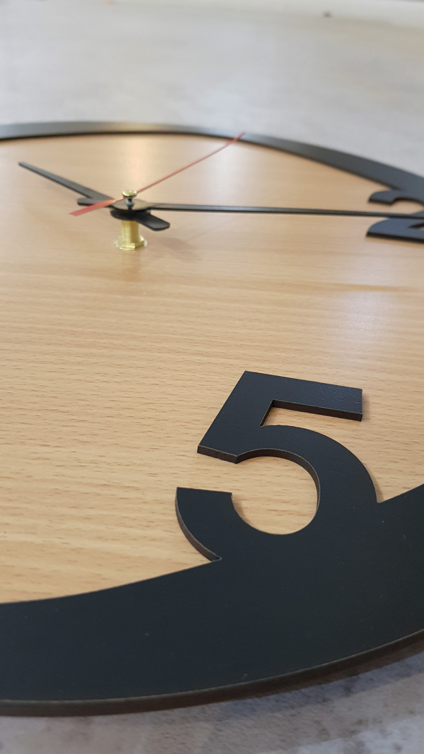 ساعت دیواری طرح جدید جنس چوبی مناسب اتاق نشیمن در دو طرح - Image 3