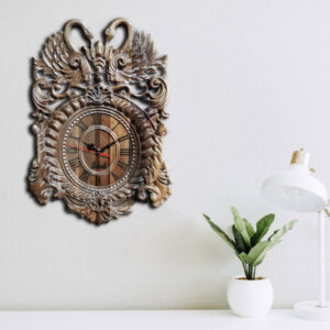 ساعت دیواری از جنس چوب طبیعی کنده کاری شده روی چوب طرح قو