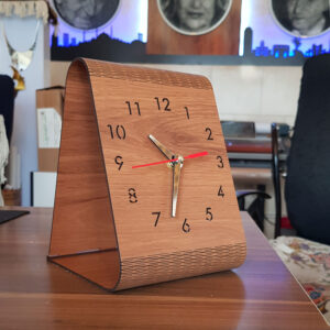 saat123.jpg ساعت رومیزی مدل Simple با طرحی ساده و با تنوع رنگ