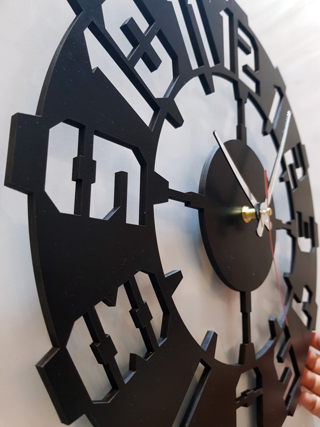 ساعت دیواری رنگ مشکی لوکس با طرح اعداد بزرگ - Image 3