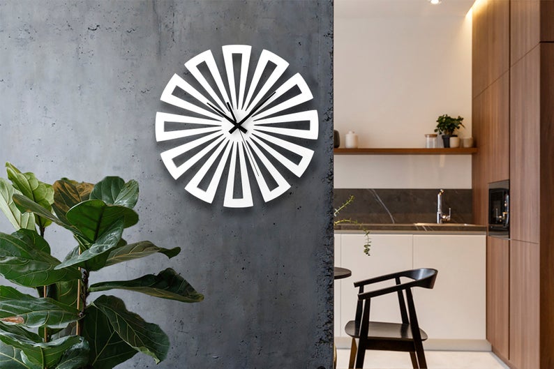 ساعت دیواری مدل چرخی چوبی در سه رنگ مختلف