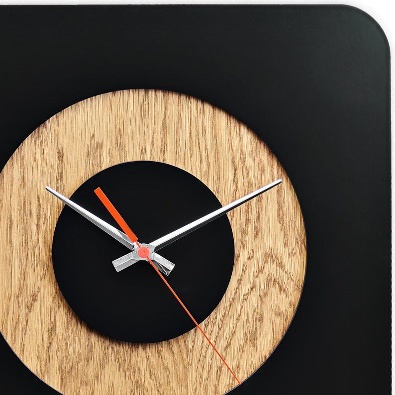 ساعت دیواری با طرح جدید جنس چوبی با ترکیب دو رنگ مناسب نشیمن - Image 3